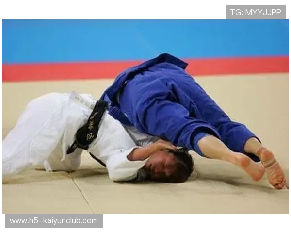 柔道：法国冠军惊险翻盘——精彩瞬间背后的坚持与荣耀